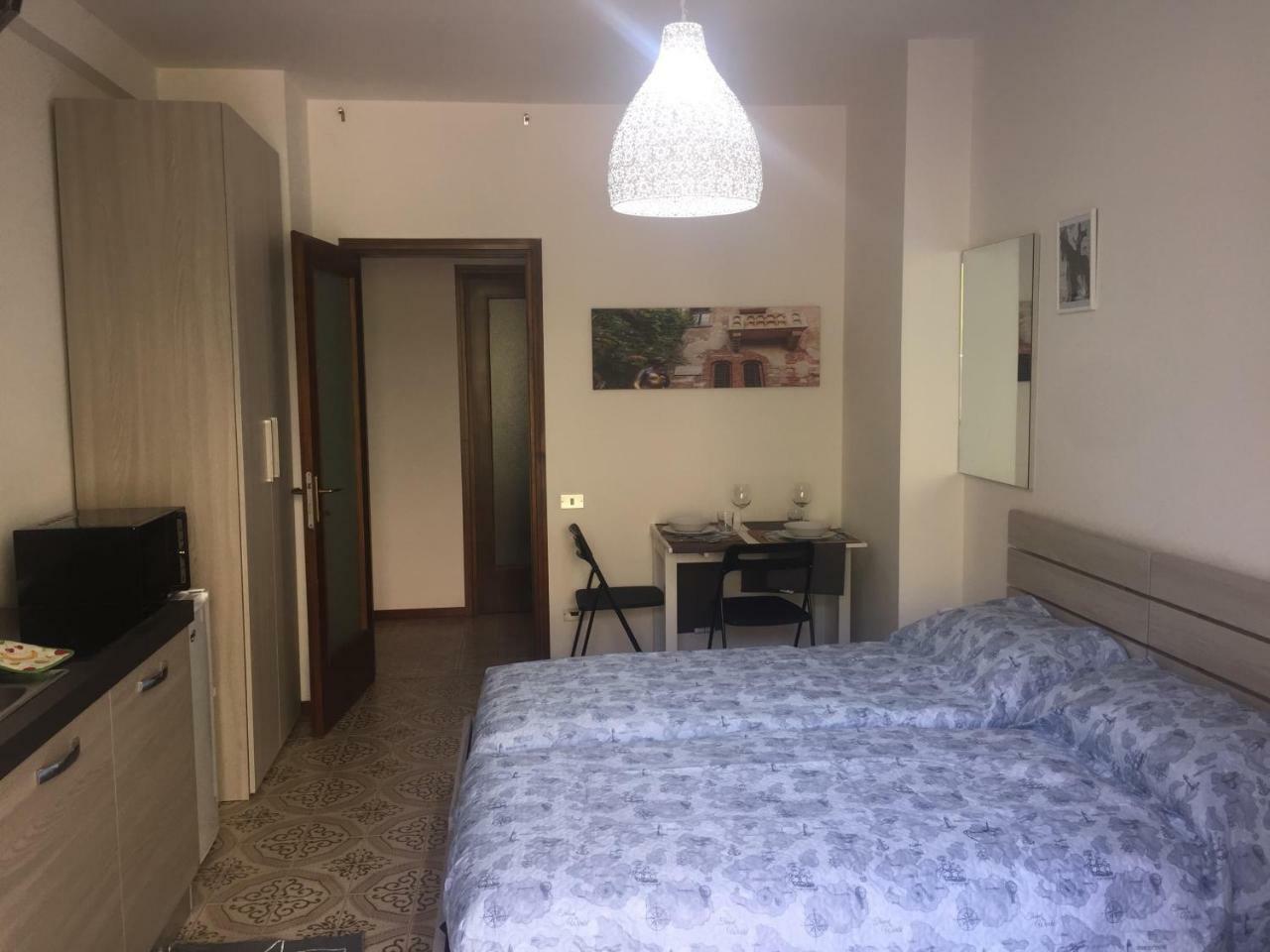 Room Verona Holidays Luaran gambar